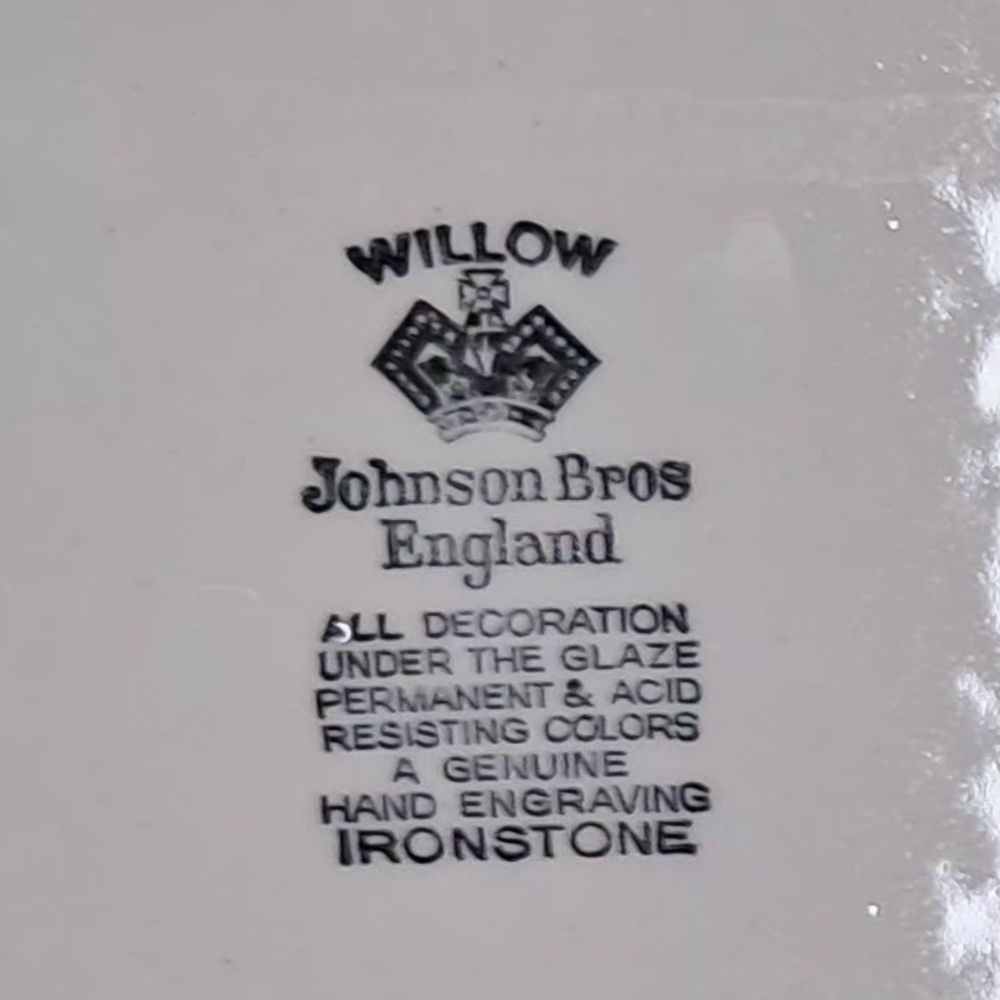 Johnson Bros England Blue Willow 10" Dinner Plate - Picture 3 of 4